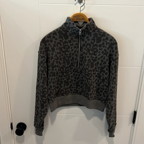 Victoria’s Secret 1/4 zip crop sweater size medium - Picture 3 of 8